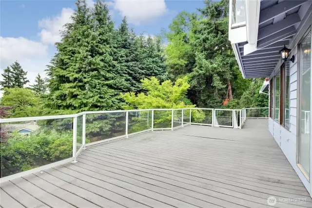 Opposite angle of this amazing deck (toward the West). Also 2nd floor.