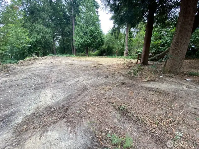 Flat lot, easy to develop