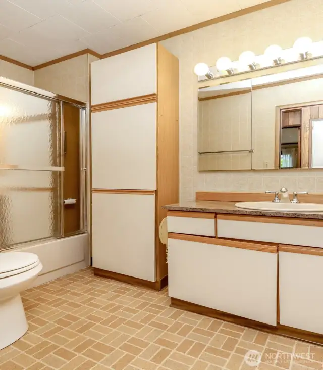 Main Floor Full Bathroom