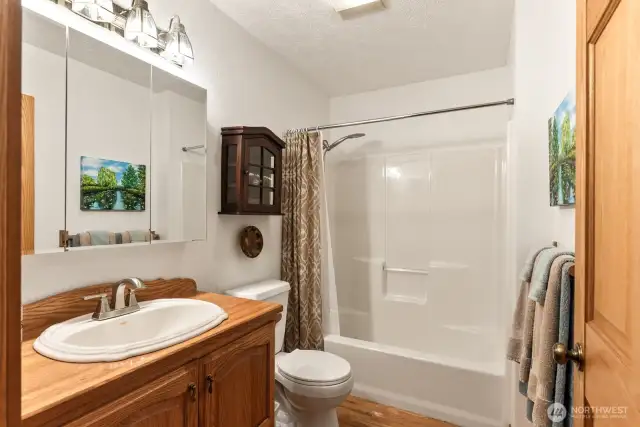 Main level full bath