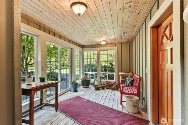Entrance breezeway plus sunroom!