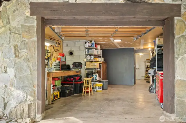 Garage / workspace.