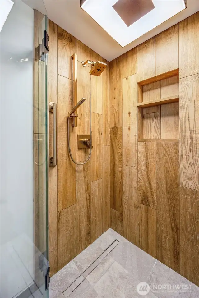 Another shot of the pretty shower.