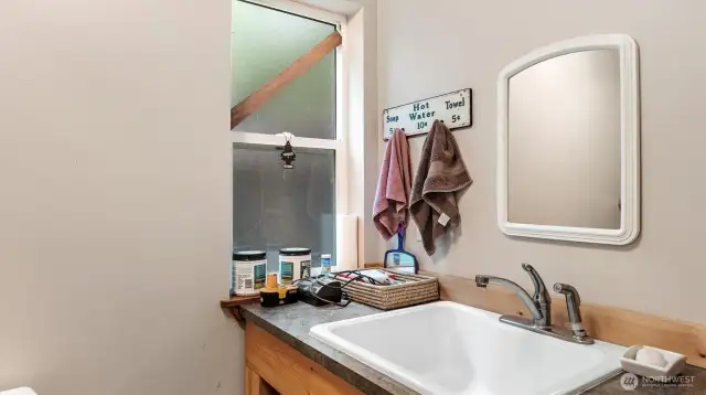 1/2 bath / Mud Room