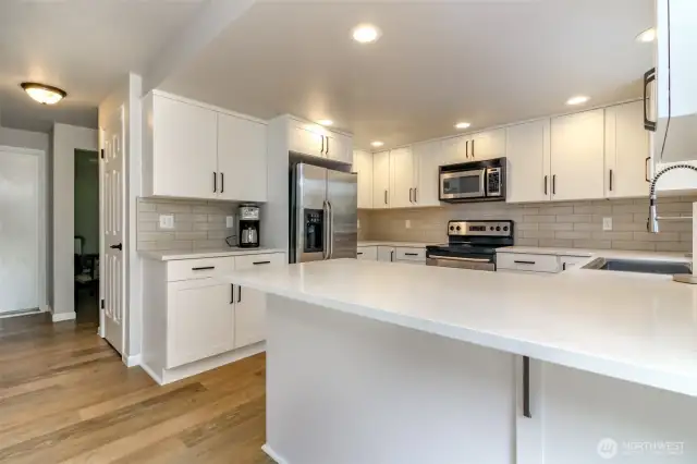 Another view of that beautiful kitchen!