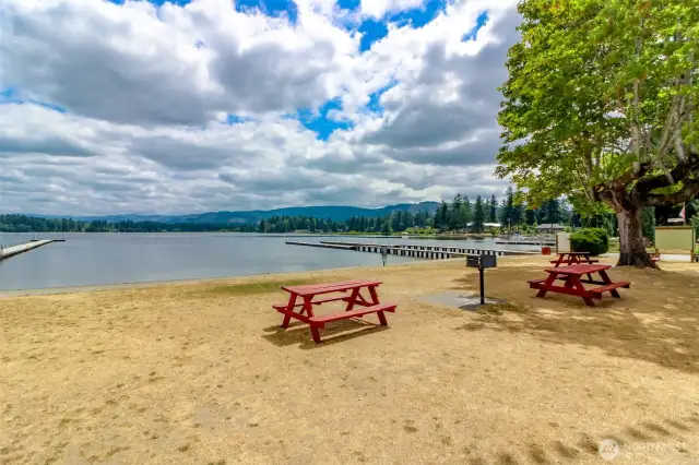 Wow! Come enjoy this lovely beach!