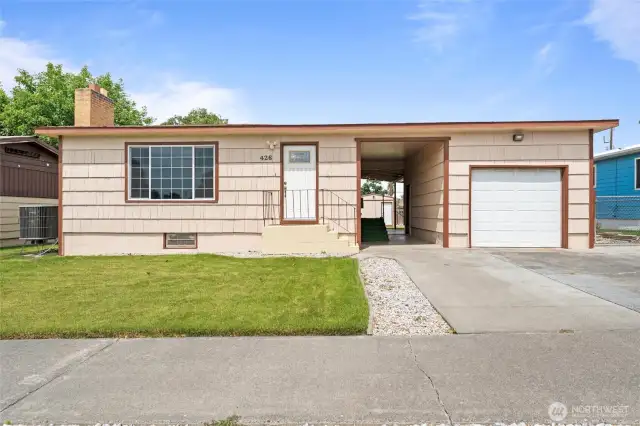 Welcome to this spacious, well maintained home in the Garden Heights community of Moses Lake!