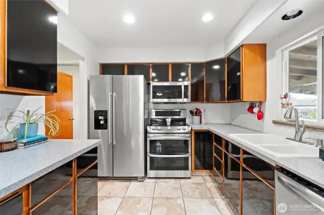 All appliances stay with the house.
