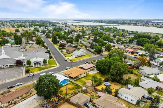 Conveniently located minutes away from all the great amenities Moses Lake has to offer!