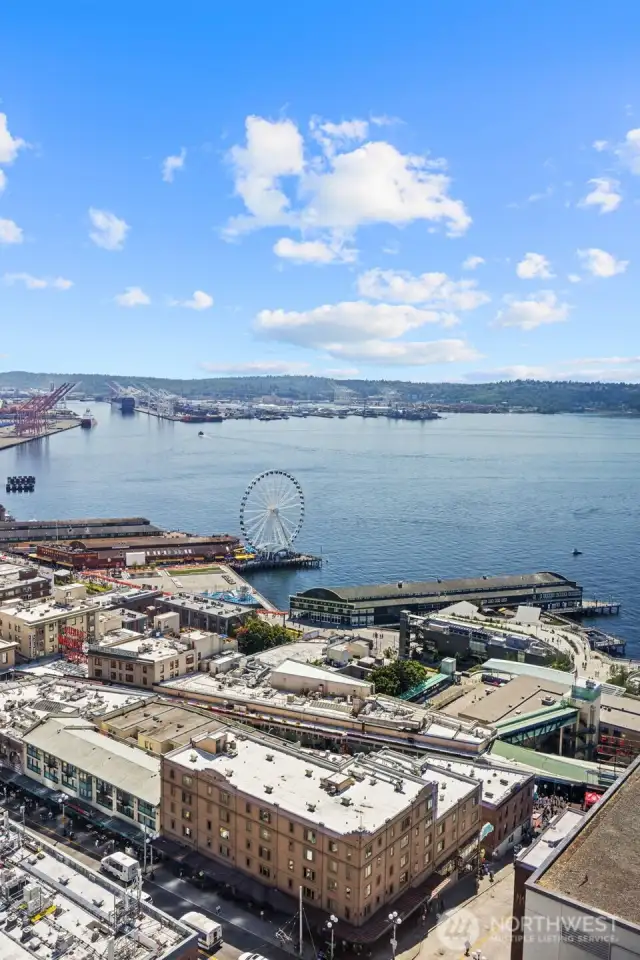 Live at one of Seattle's most luxurious and elegant high rises!
