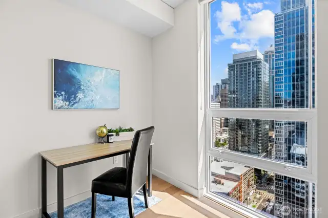 Den can be a non-conforming 2nd bedroom.