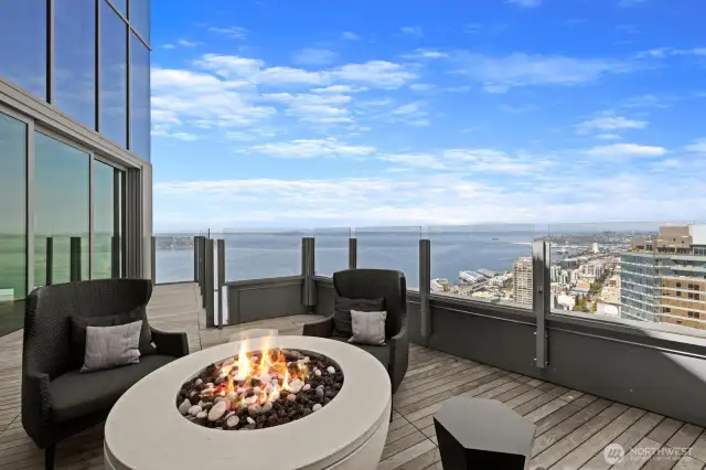 Outdoor firepit. Bring the s'mores!
