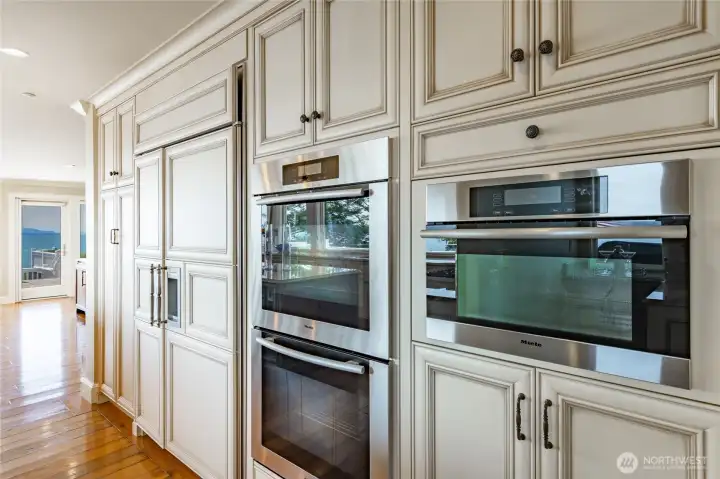 Miele appliances, double oven, gas range