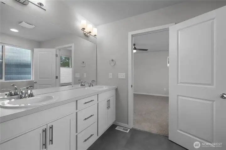 Bright and well-maintained bathroom serving additional bedrooms.