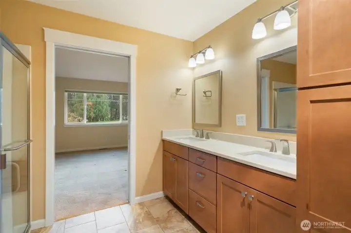Primary en-suite bathroom.