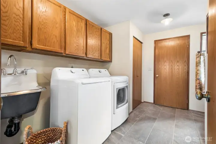 Other half of the laundry room showing newer laundry sink, and LGI washer and dryer purchased in 2025 that goes with the home sale for the new buyer! Other half of the laundry room showing newer laundry sink, and LGI washer and dryer purchased in 2025 that goes with the home sale for the new buyer!