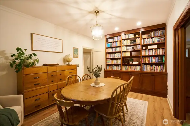 Library/Study with built in book shelves. Library/Study with built in book shelves.