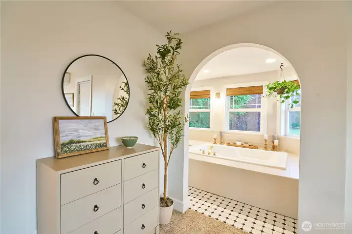 Peekaboo to the spa area. Peekaboo to the spa area.