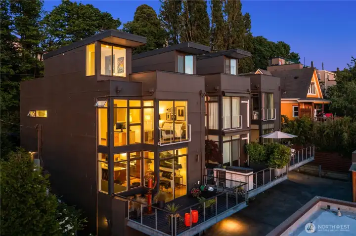 The only multi-unit development by Bennett Lavacot, high-end custom residential architects.