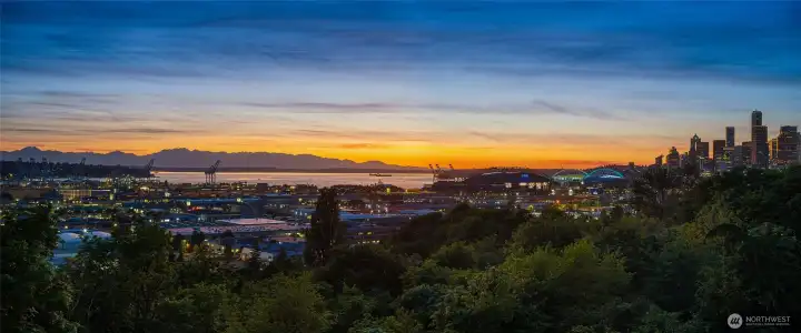 The full panorama, from West Seattle to Downtown.