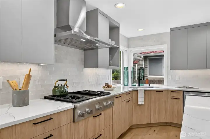 High-end appliances throughout High-end appliances throughout