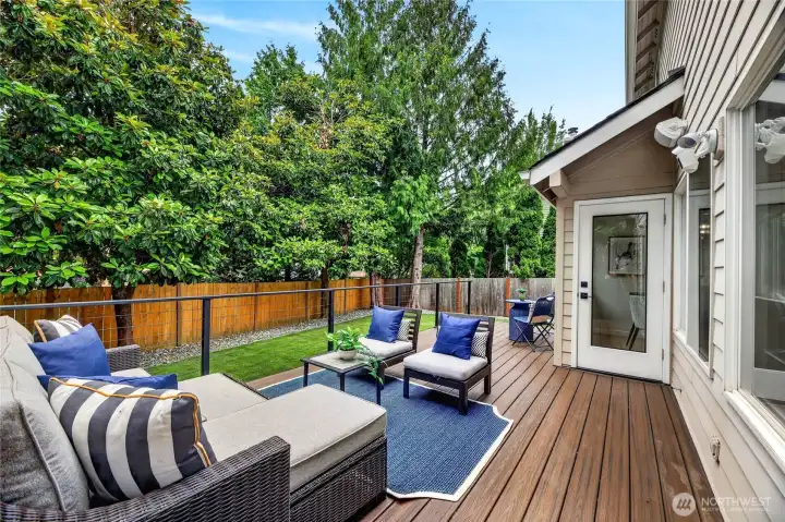 Dining and lounge area on the deck! Dining and lounge area on the deck!