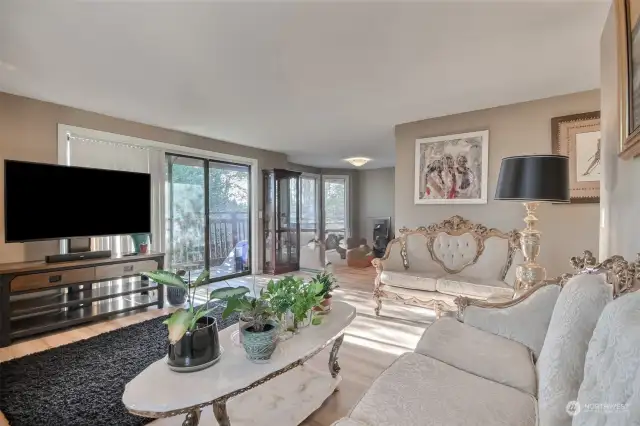 Living room facing out to deck