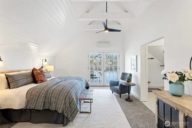 Gorgeous high vaulted ceilings!