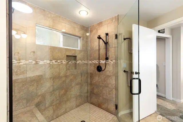 Guest Shower.