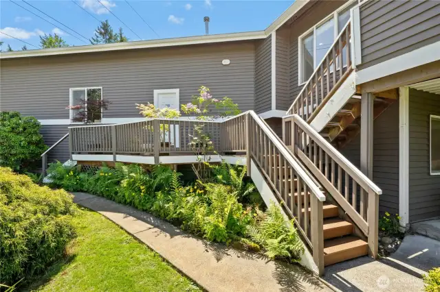 EZ access to lower fenced yard