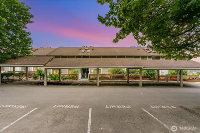 Welcome to this wonderful Lea Hill Condo with assigned covered parking with the potential to add additional parking spots.