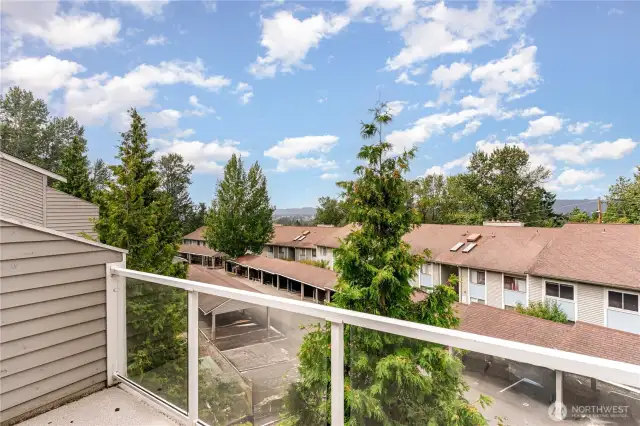 Short distance to all the amenities the city of Auburn has to offer as well as easy access to 167, HWY 18, I-5 & Auburn Station for commuting.