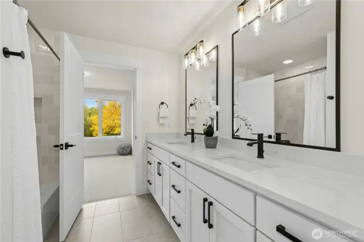 Dual entrances to main bath