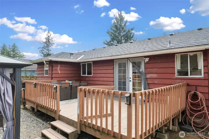 Large back deck for those cozy times at home