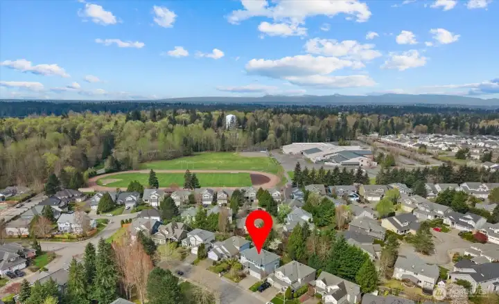 Walking distance to Northwood middle school (easy access to large green field & track)