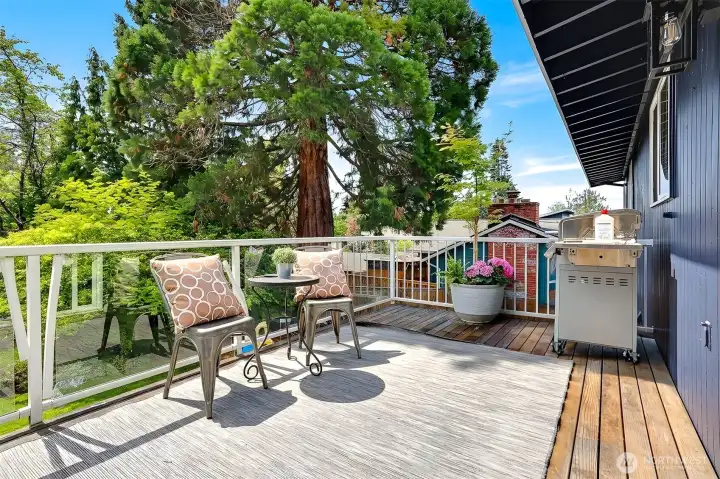 Spacious deck with access to yard