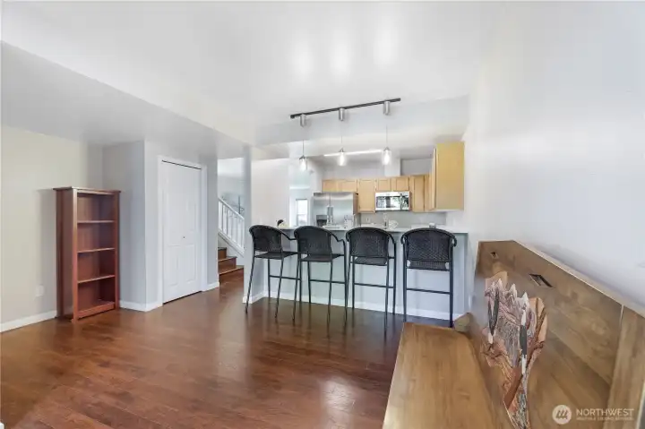 Bonus rm/entry/ Eating bar seating for 4