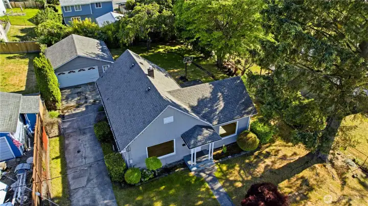 West end Tacoma home with a two car garage and large yard