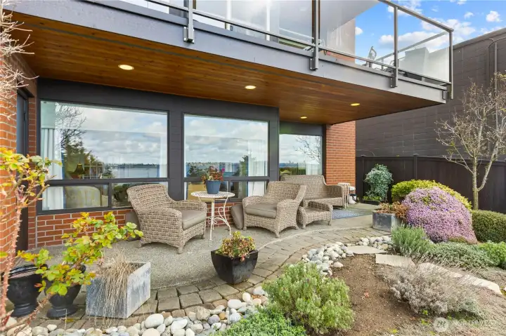 View side of the patio.