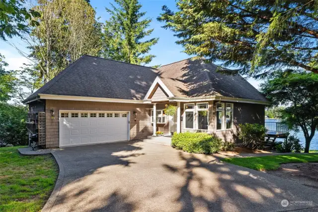 Guest house-2 car garage & separate driveway