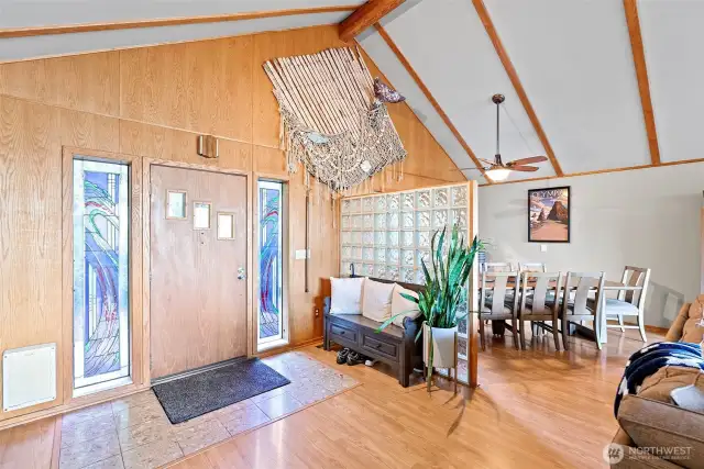 Spacious entryway