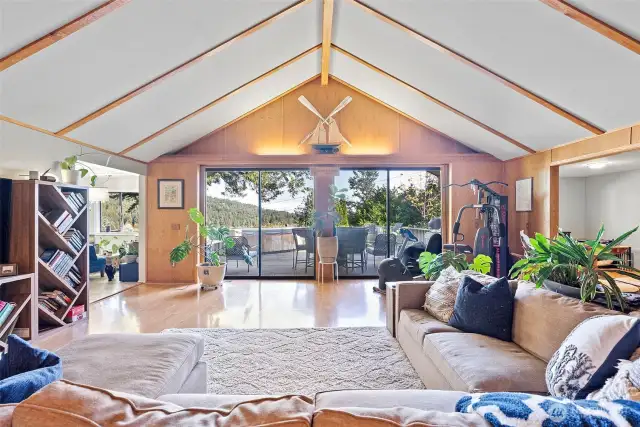 Great room W/views