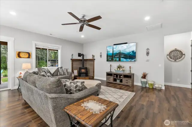 Extra large living area with freestanding gas stove to keep you cozy in the winter. Decorative barnwood surround and in floor electrical outlets.