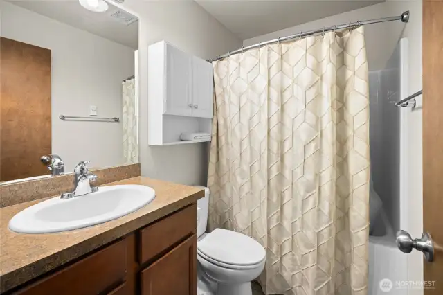2nd Floor Full Bath