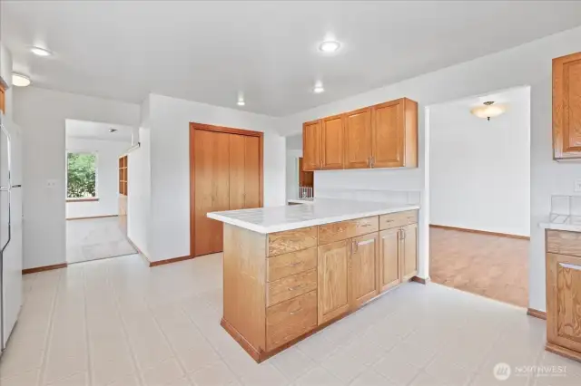 Kitchen toward dinning room and family room.