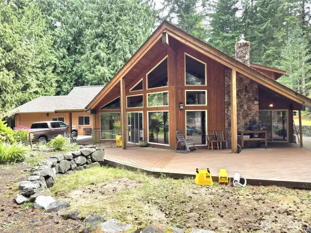 Beautiful home in a wooded wonderland!