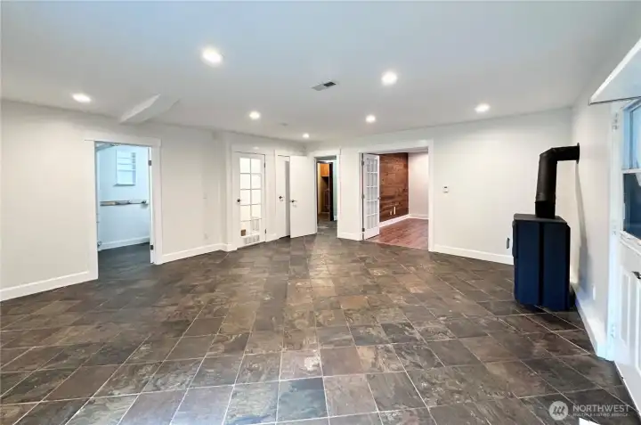 Rec room, 1/2 bath and laundry, storage room, media room, office... or use as non-conforming bedroom, art room, ultimate game room, music room, recording studio? Endless possibilities.