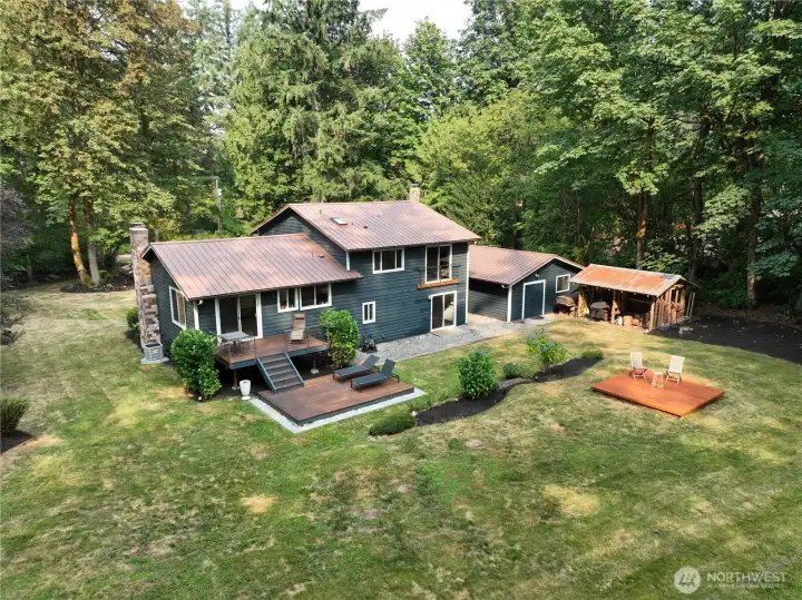 Just next door to the beautiful 300 acre Ring Hill Forest for easy access to well-maintained trails.