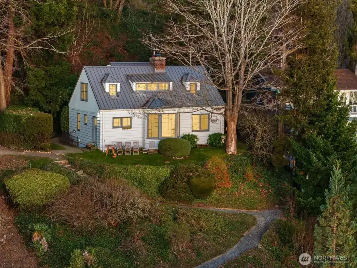 The Lookout Cottage has a 180 degree view