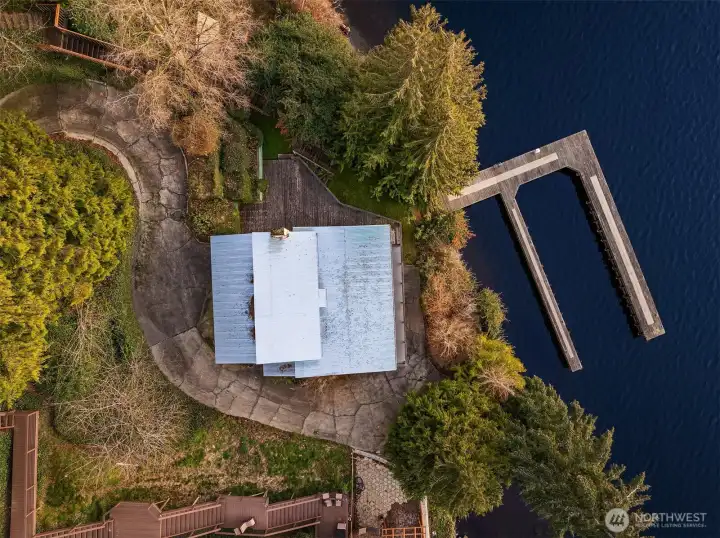 Grandfathered foundation just 10 feet from the water.  Unbuildable today.